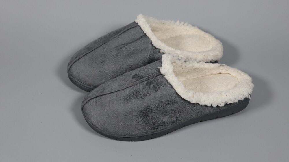 isotoner Women's Slip-on Microsuede Rory Memory Foam Clog Slipper Size 9.5-10